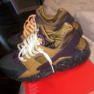 huaraches new , laces can be switch, VERY RARE